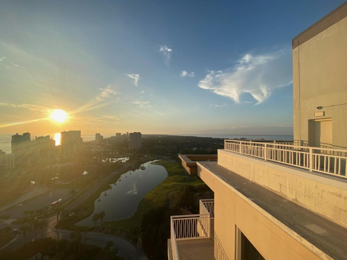 Ocean View Luxurious Condo-Best Location + Balcony Ντέστιν Εξωτερικό φωτογραφία